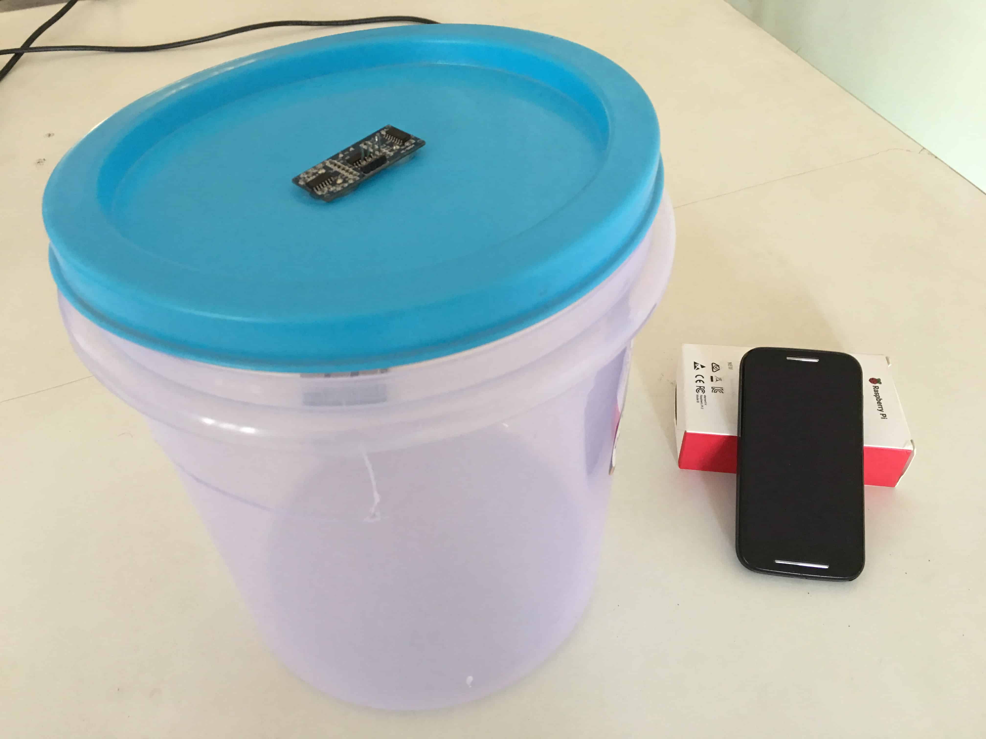 trash can with fill level sensor